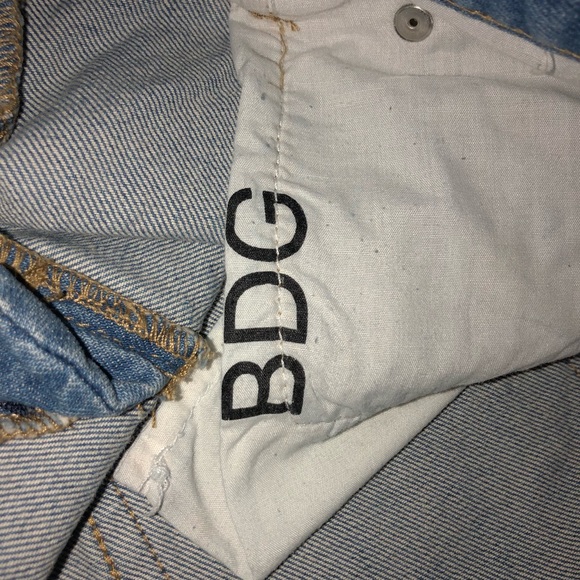 High Waisted BDG distressed jean shorts - UO - Picture 5 of 5